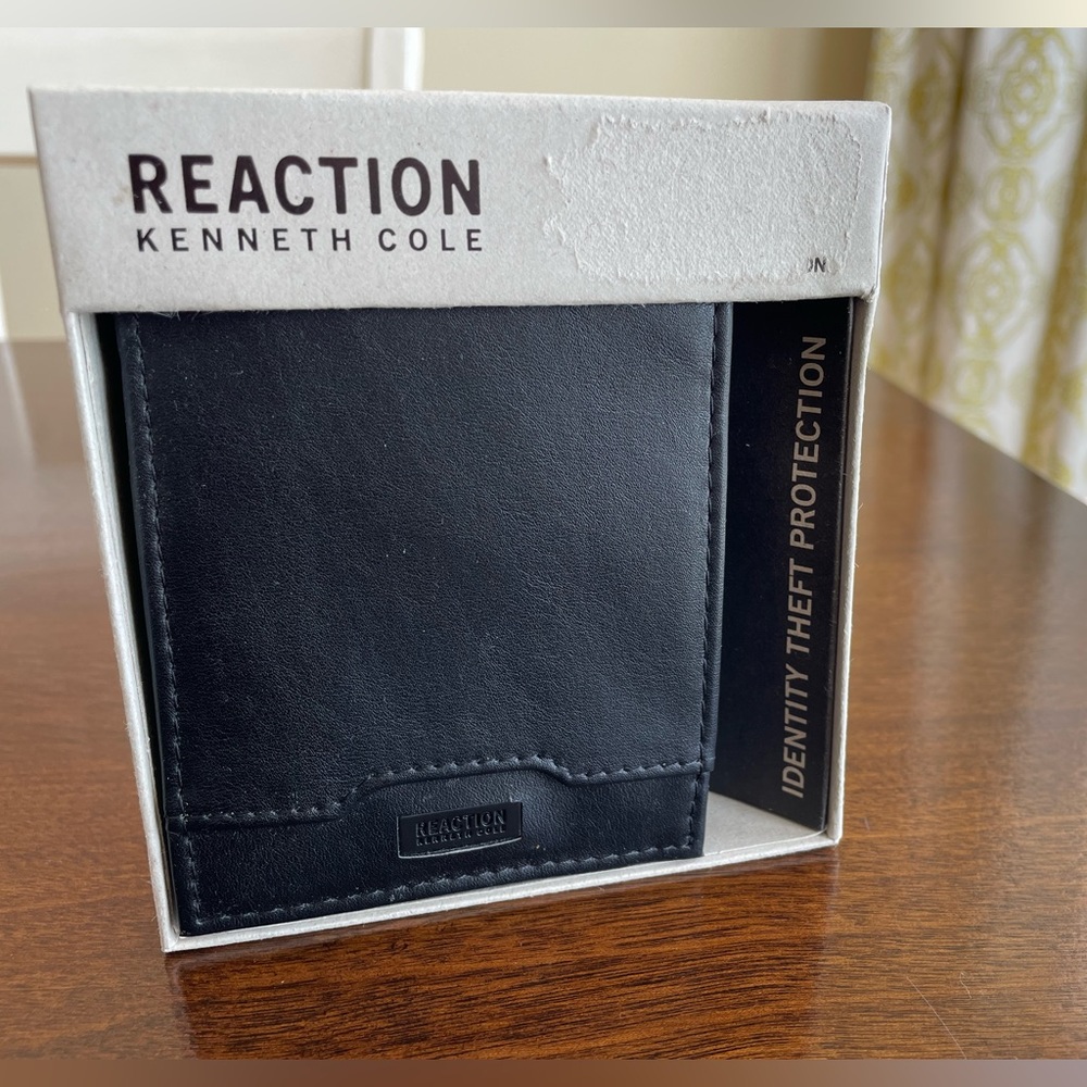Black leather Kenneth Cole billfold